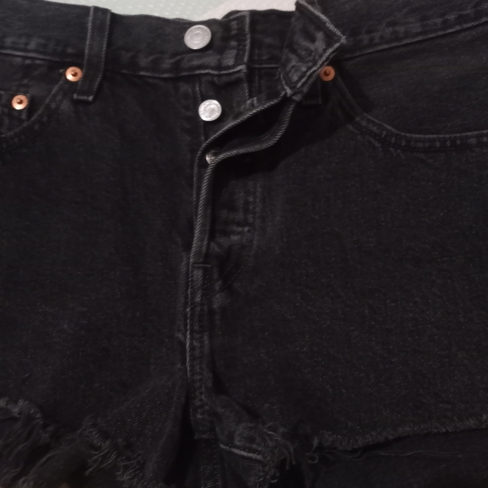 LEVI JEAN SHORT SIZE Unknown - Picture 5 of 16